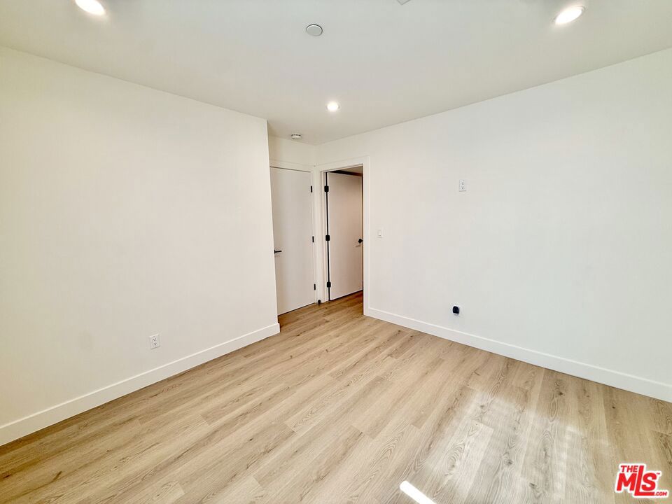 2707 Benedict Street 1/2 Property Photo 14