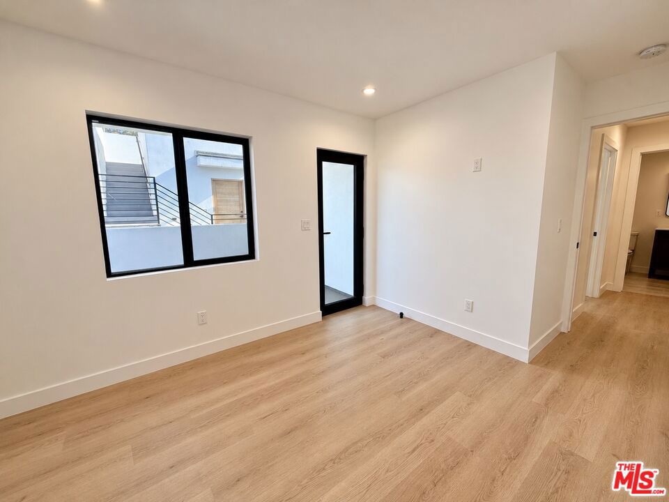 2707 Benedict Street 1/2 Property Photo 21