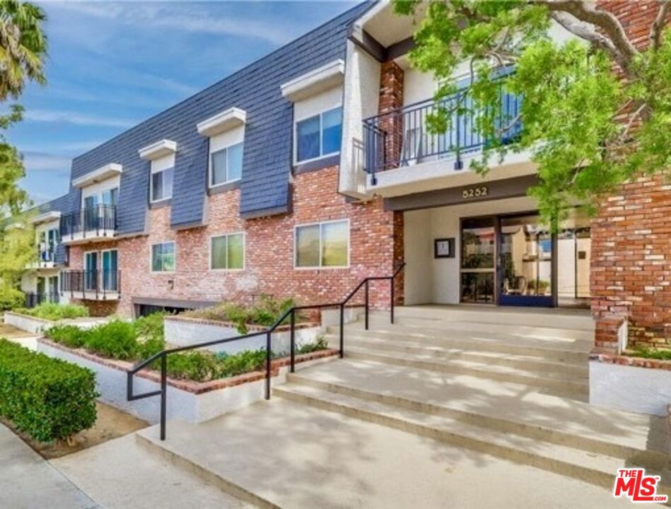 5252 Coldwater Canyon Avenue 207 Property Photo 1