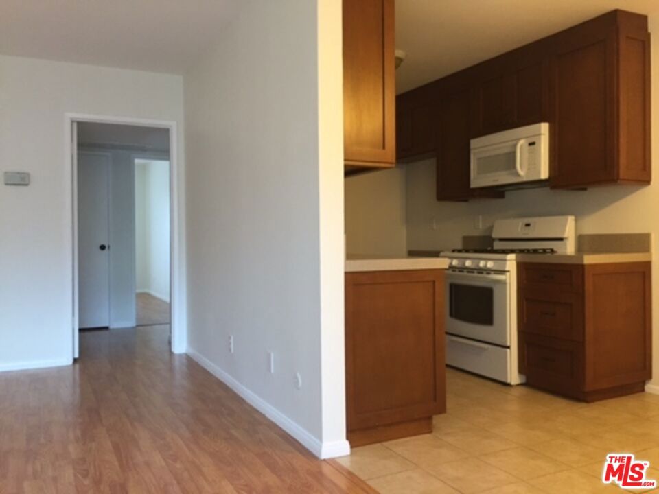5252 Coldwater Canyon Avenue 207 Property Photo 9