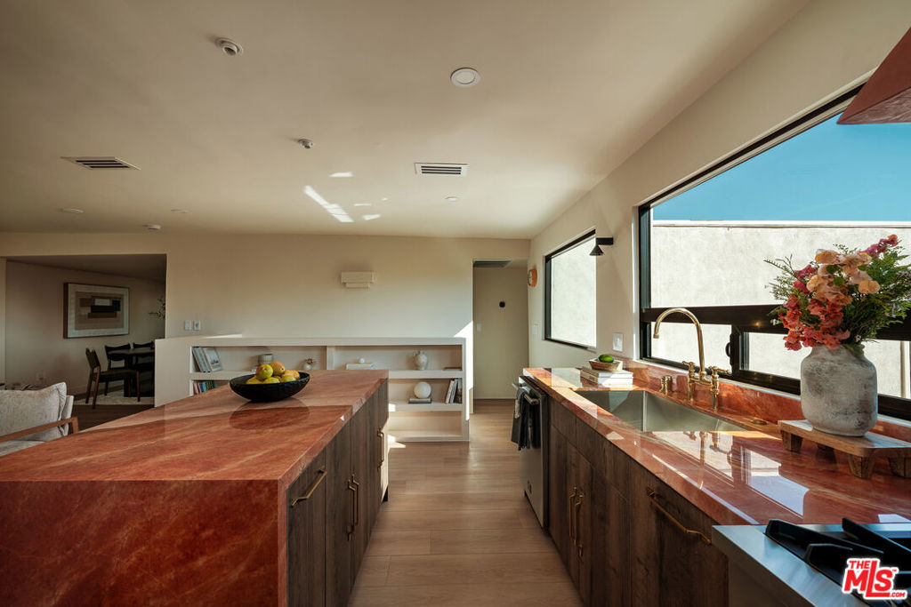 579 Crane Boulevard Property Photo 2