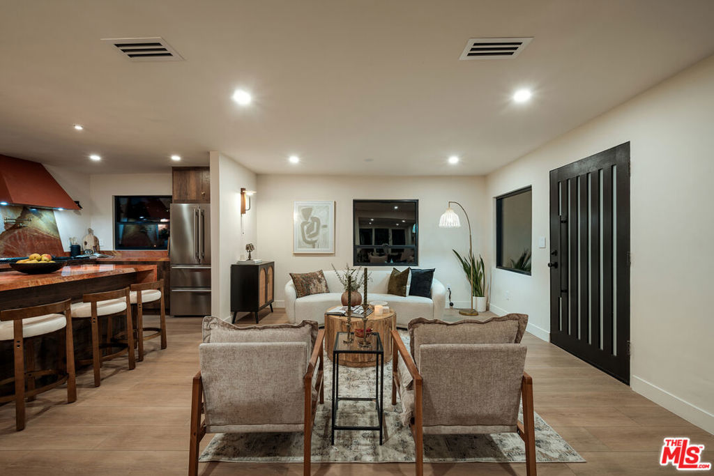 579 Crane Boulevard Property Photo 10