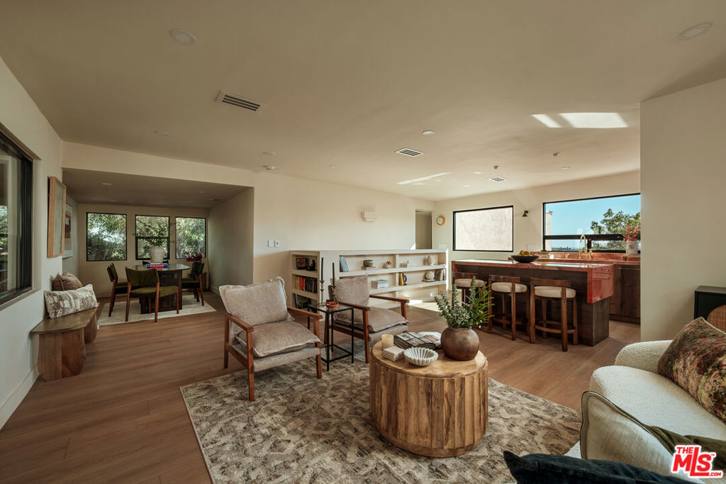 579 Crane Boulevard Property Photo 11