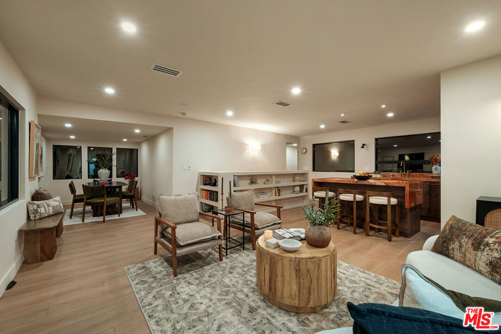 579 Crane Boulevard Property Photo 13