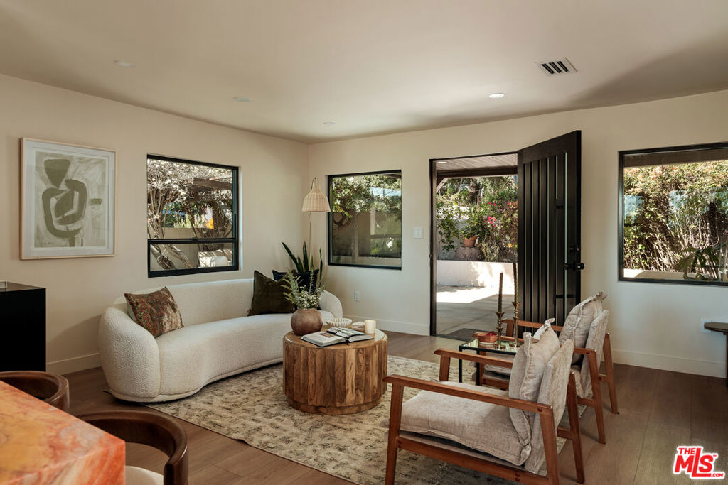 579 Crane Boulevard Property Photo 14