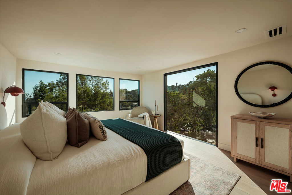 579 Crane Boulevard Property Photo 16