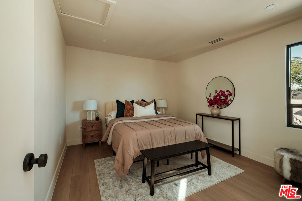 579 Crane Boulevard Property Photo 23