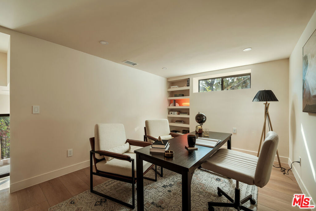 579 Crane Boulevard Property Photo 25