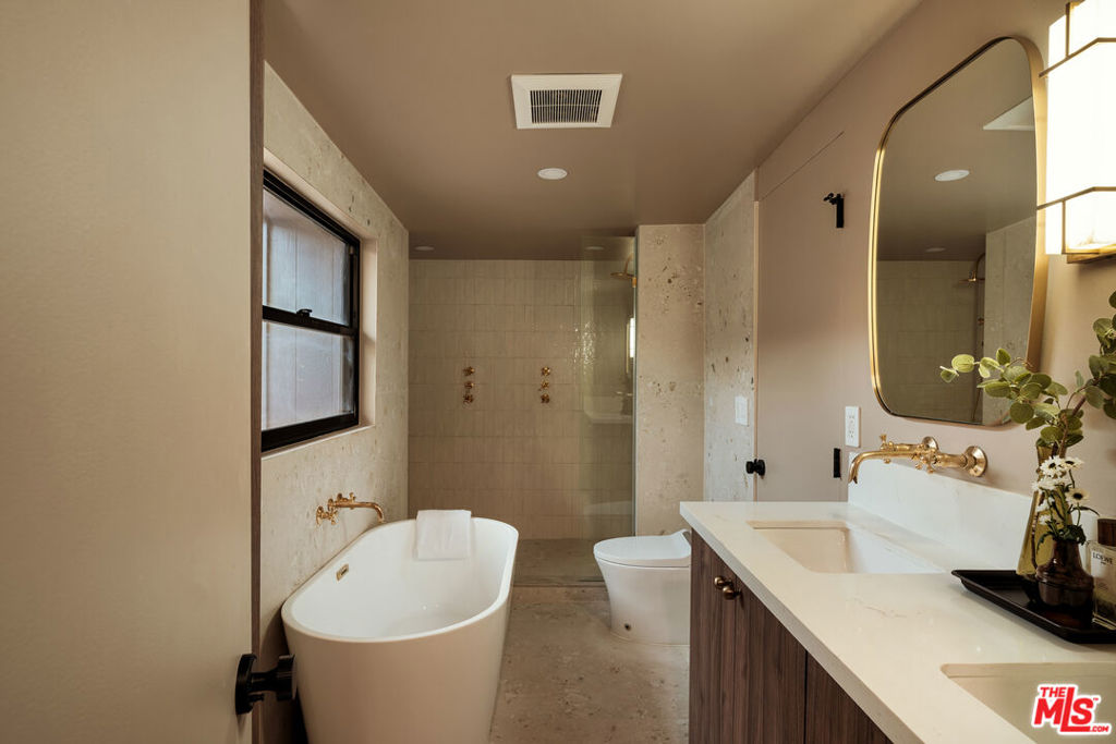 579 Crane Boulevard Property Photo 30