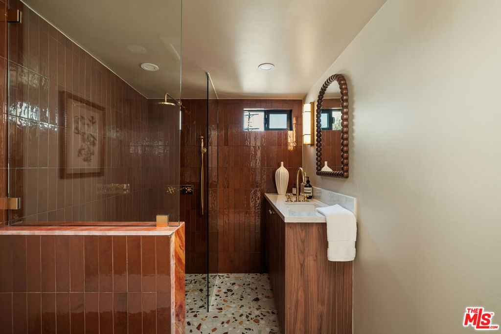 579 Crane Boulevard Property Photo 32