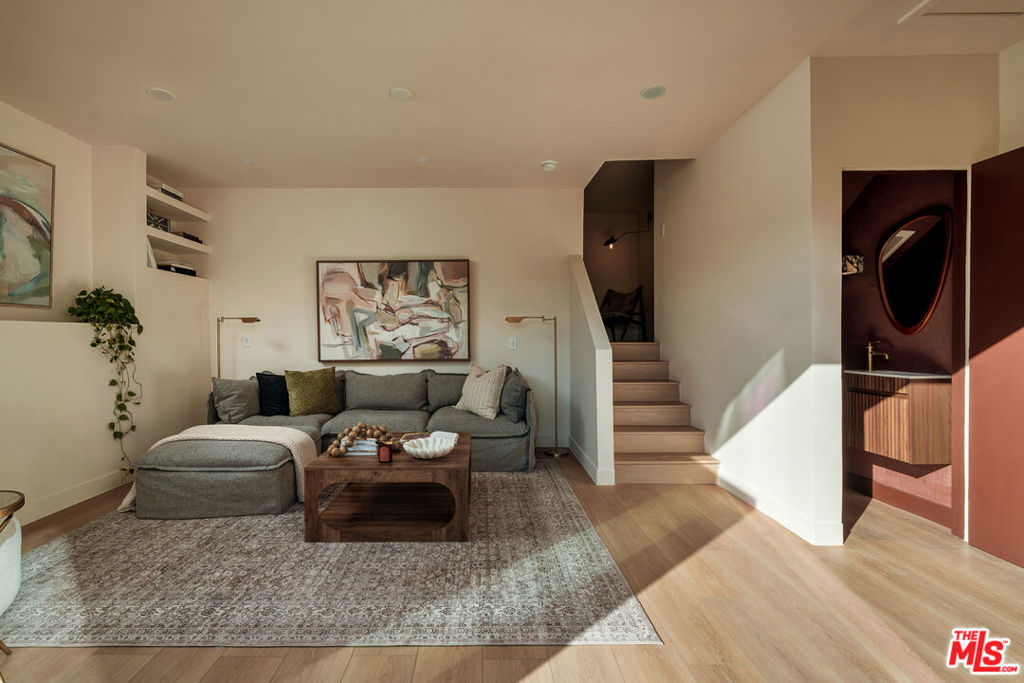 579 Crane Boulevard Property Photo 35