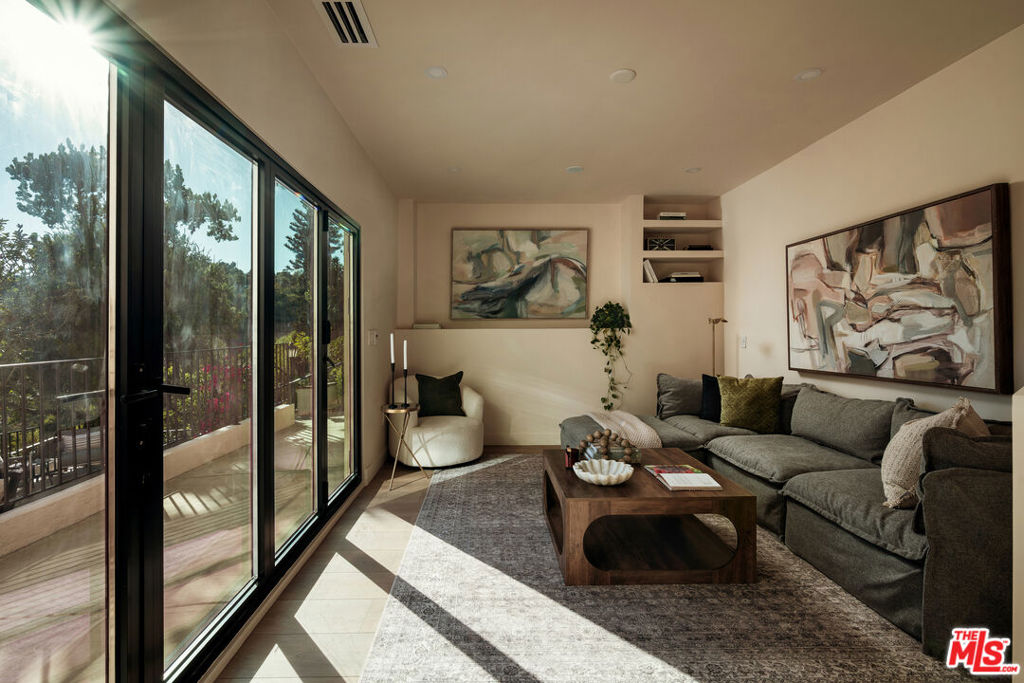 579 Crane Boulevard Property Photo 36