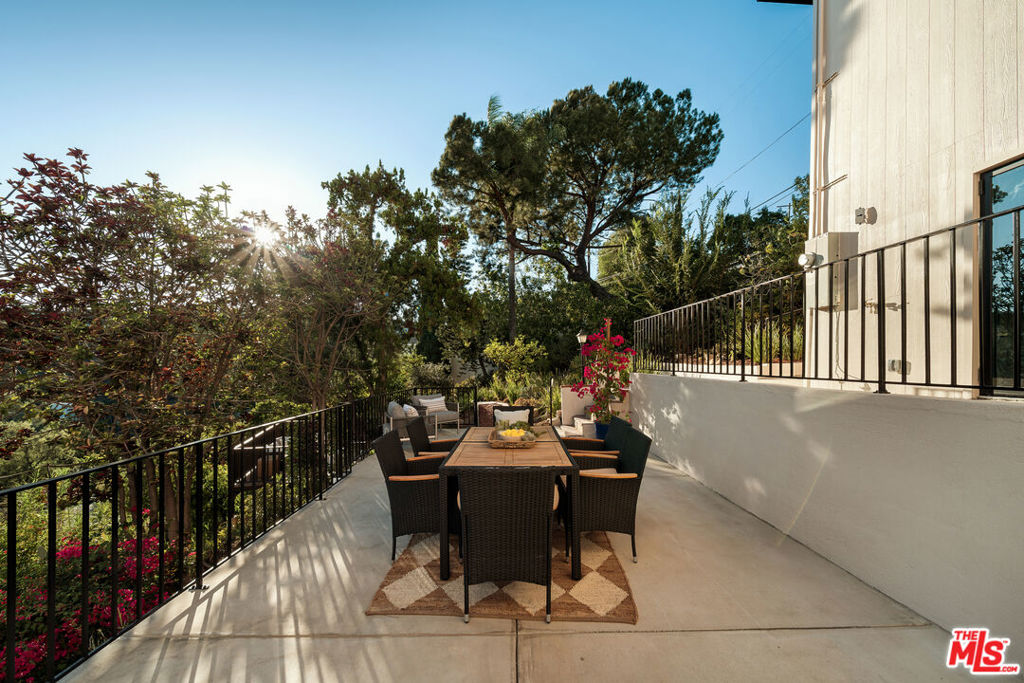 579 Crane Boulevard Property Photo 45