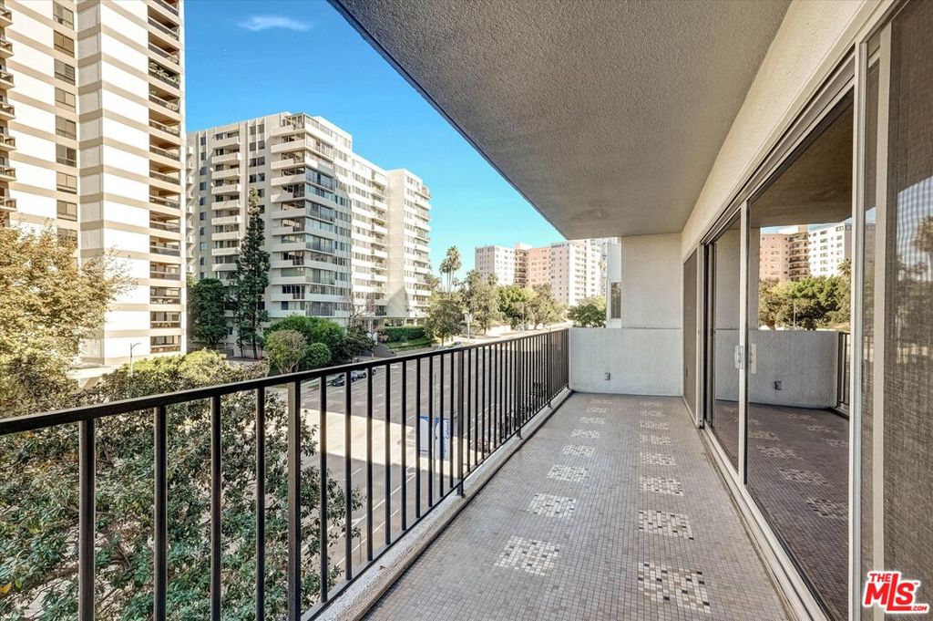 10450 Wilshire Boulevard 4f Property Photo 17