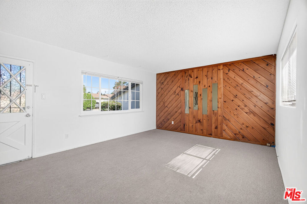 1320 W Farlington Street Property Photo 4