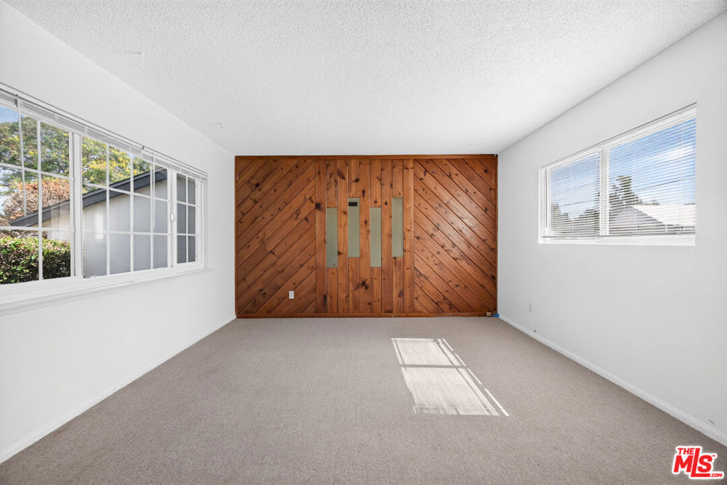 1320 W Farlington Street Property Photo 5