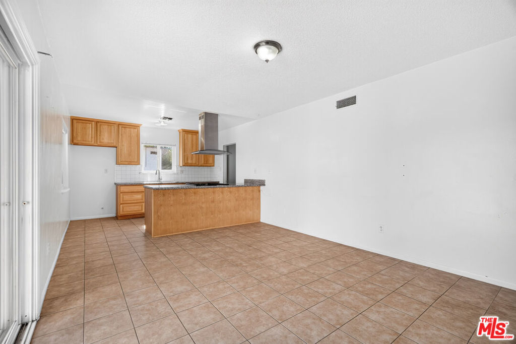 1320 W Farlington Street Property Photo 10