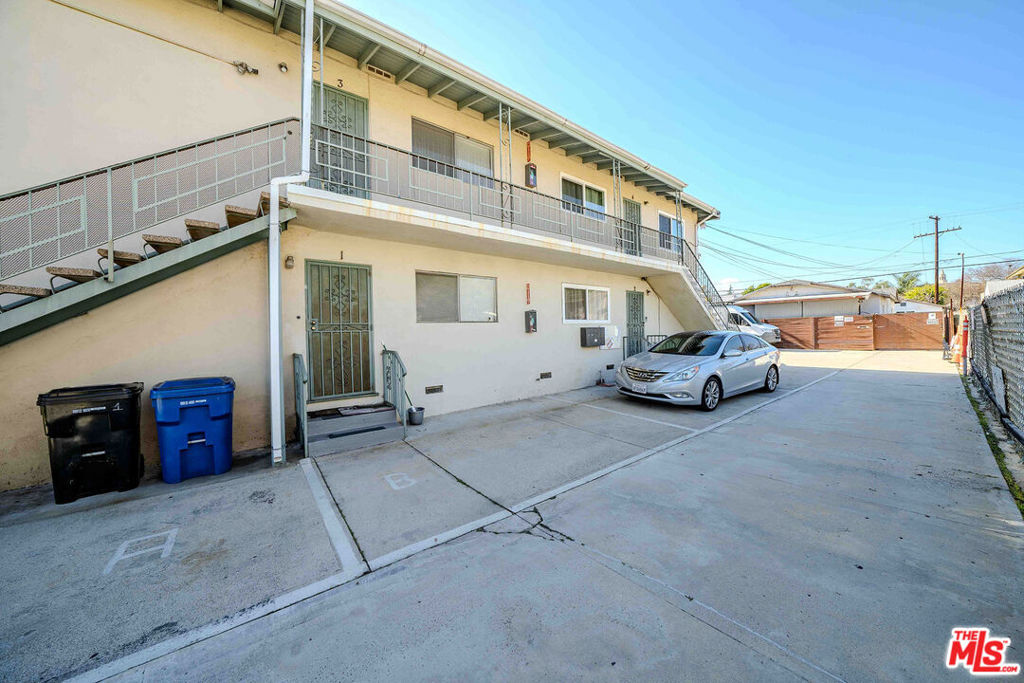 3209 Andrita Street Property Photo 5