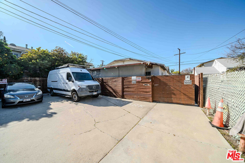 3209 Andrita Street Property Photo 7