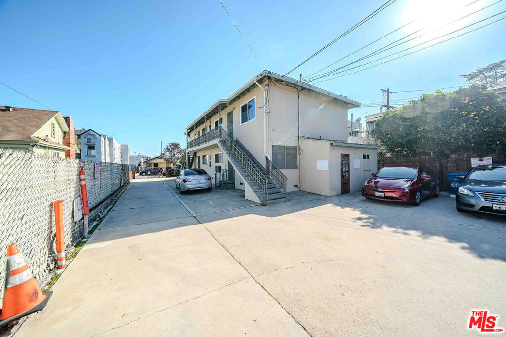 3209 Andrita Street Property Photo 22