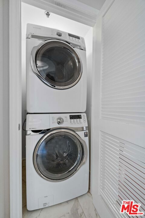 122 N Clark Drive 301 Property Photo 21