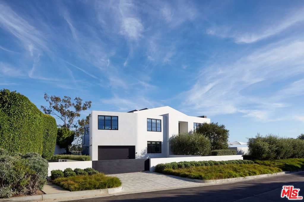 400 Amalfi Drive Property Photo 1
