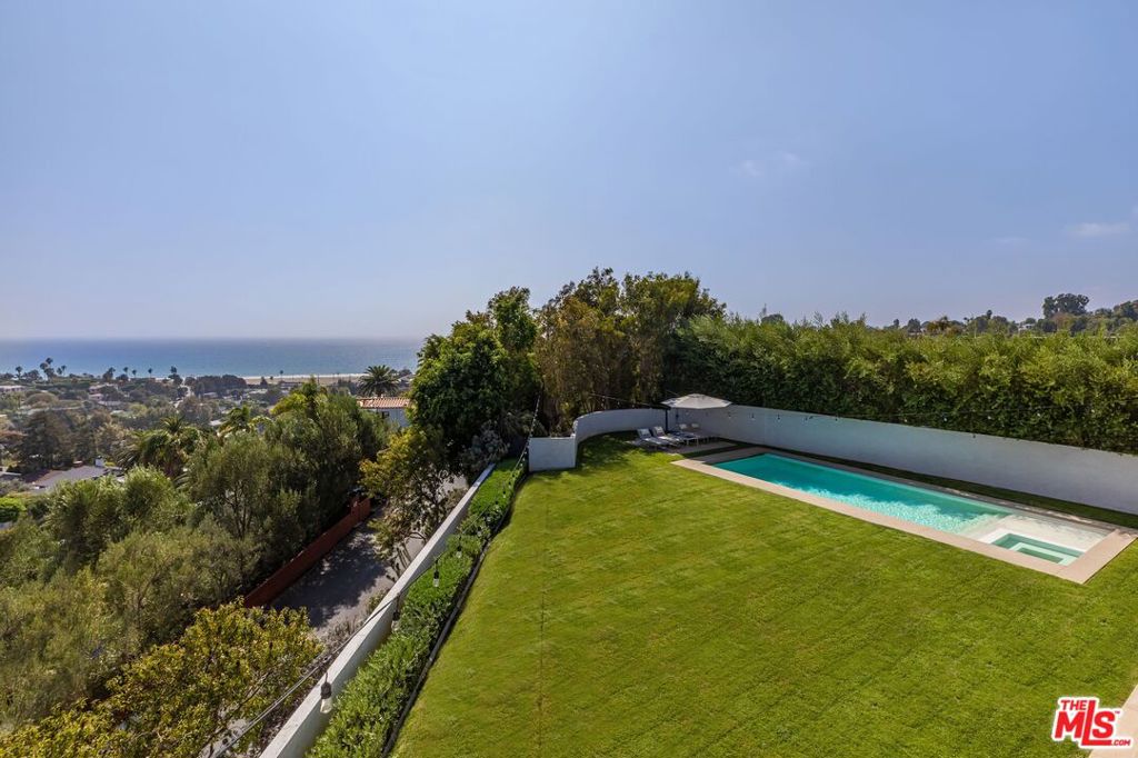 400 Amalfi Drive Property Photo 18