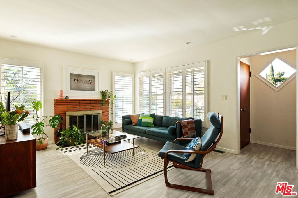 2533 Lombardy Boulevard Property Photo 4