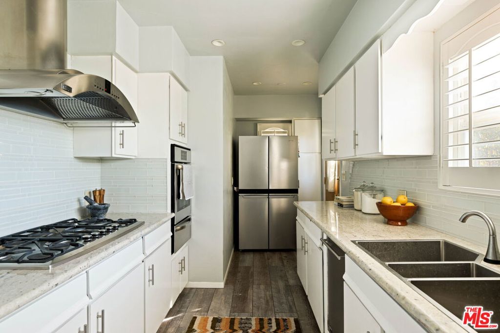 2533 Lombardy Boulevard Property Photo 10
