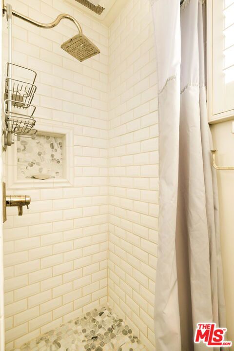 2533 Lombardy Boulevard Property Photo 17