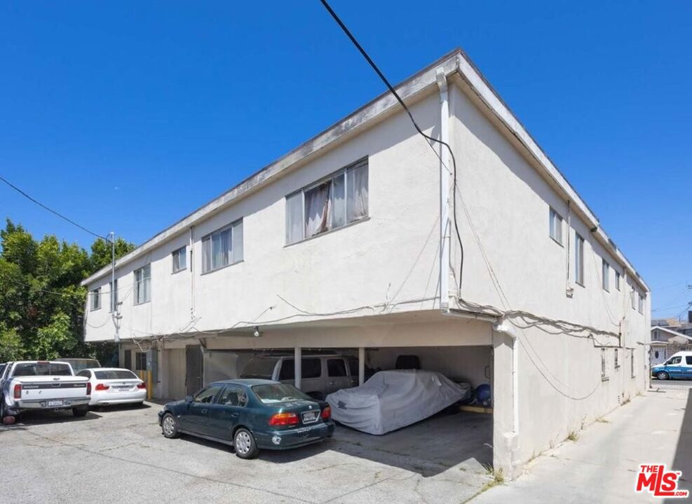 12420 Greene Avenue Property Photo 2