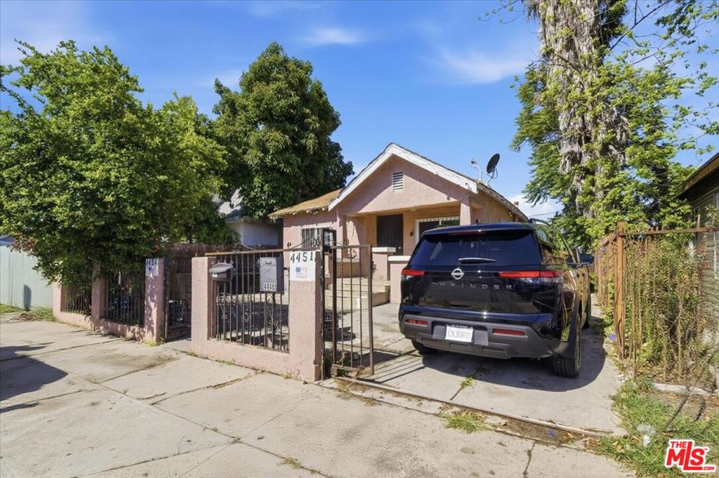 4451 Crocker Street Property Photo 2