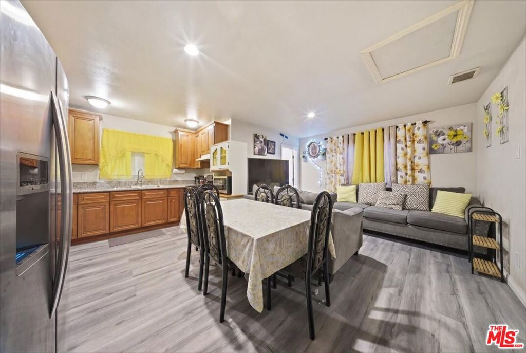4451 Crocker Street Property Photo 6