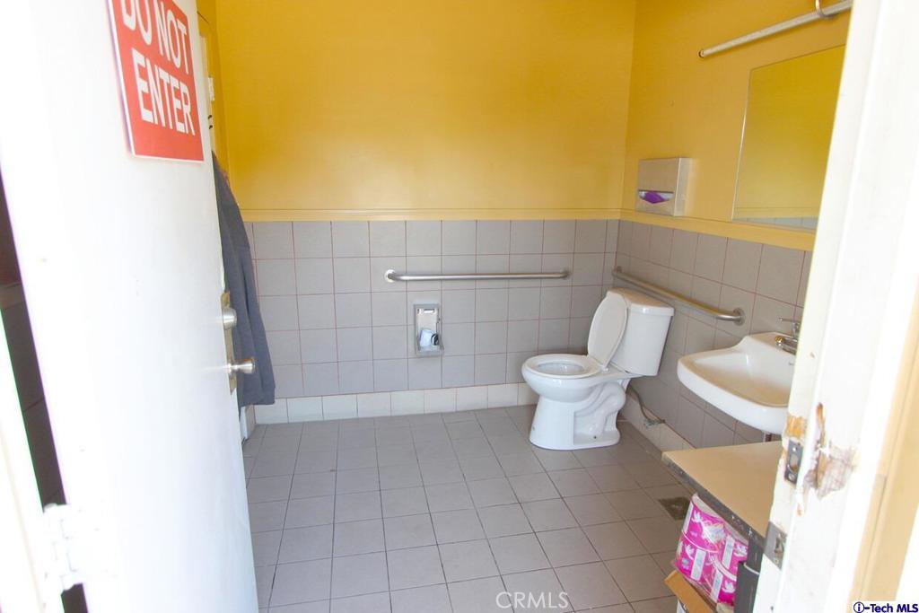 405 E Rosecrans Avenue Property Photo 16