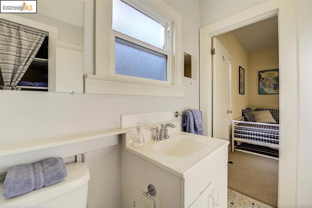 1042 61st St Property Photo 16