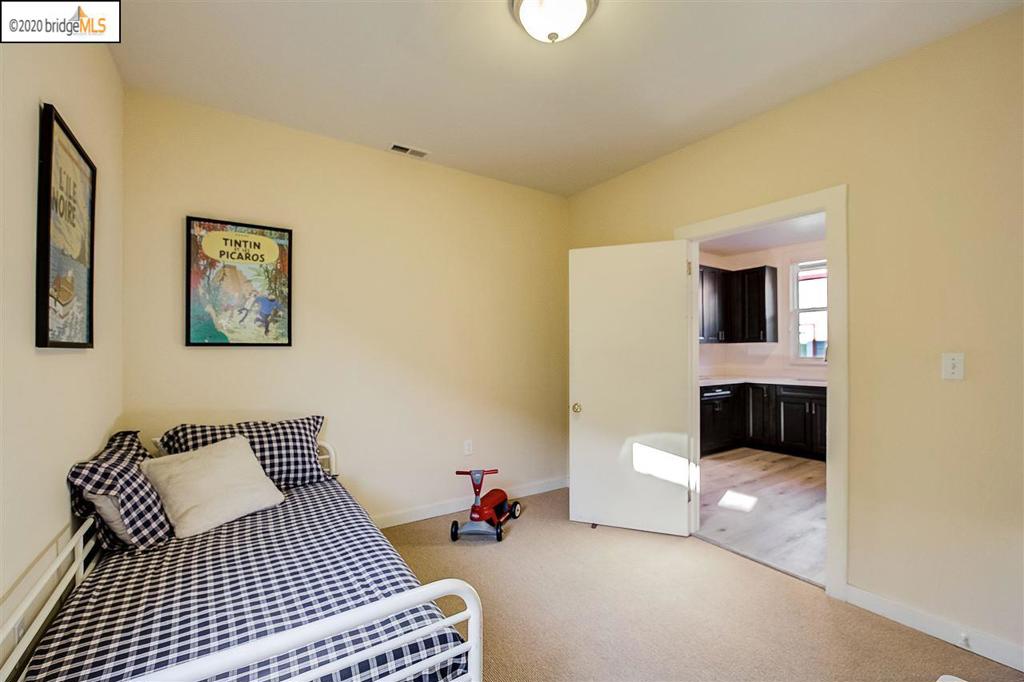 1042 61st St Property Photo 18