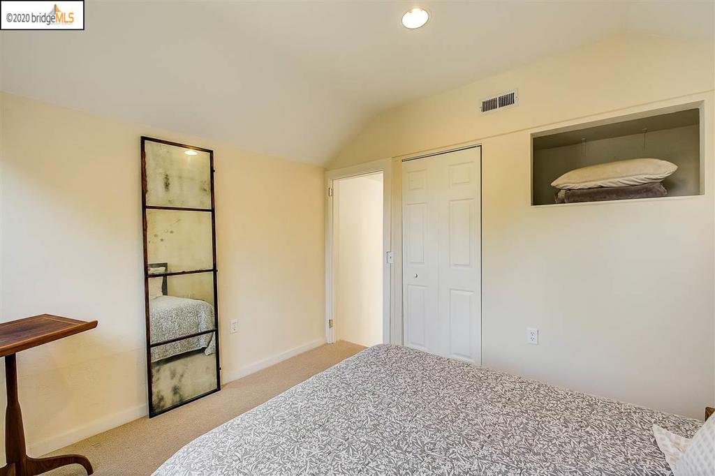 1042 61st St Property Photo 22