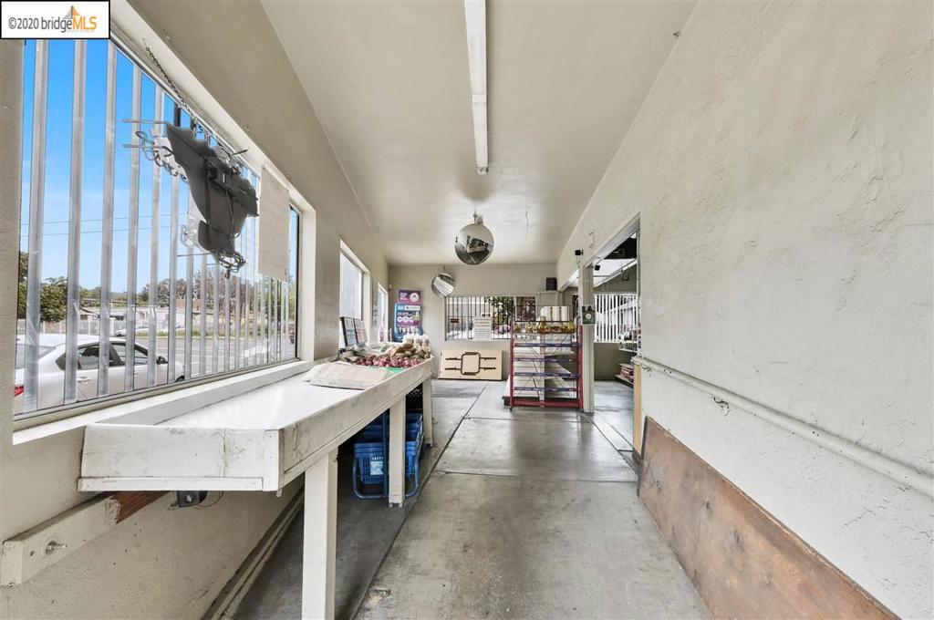 7475 Bancroft Ave Property Photo 3