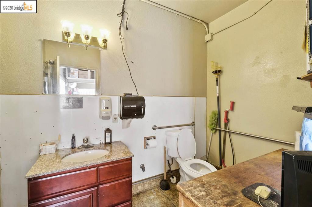 7475 Bancroft Ave Property Photo 7