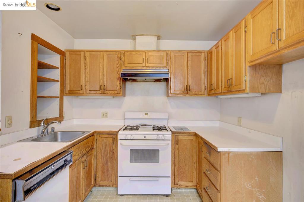 877 Alma Pl Property Photo 10