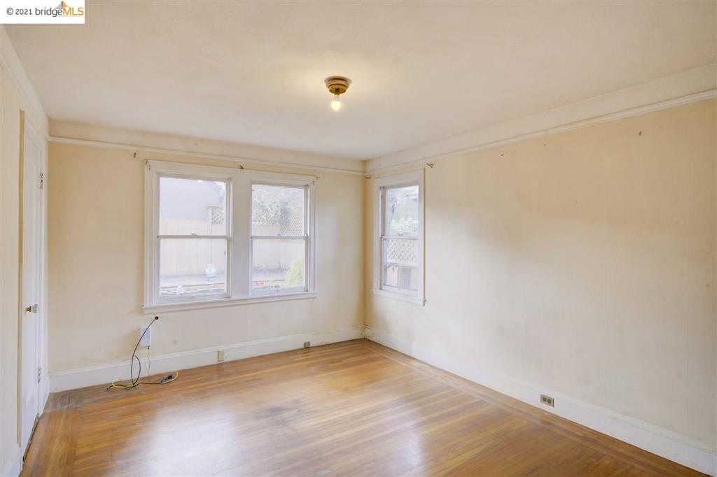 877 Alma Pl Property Photo 23