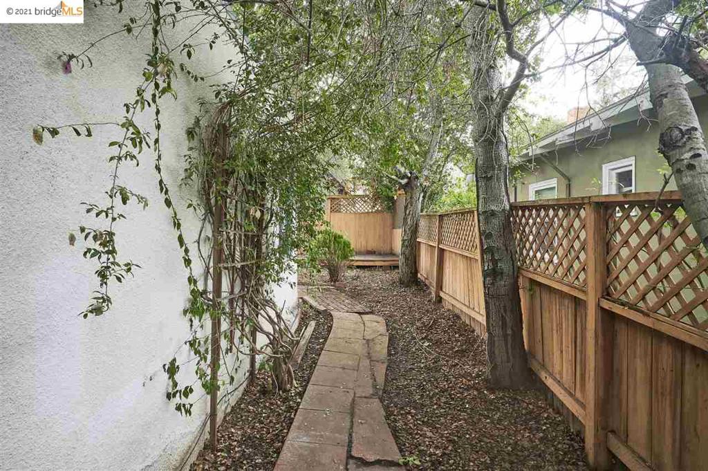 877 Alma Pl Property Photo 35