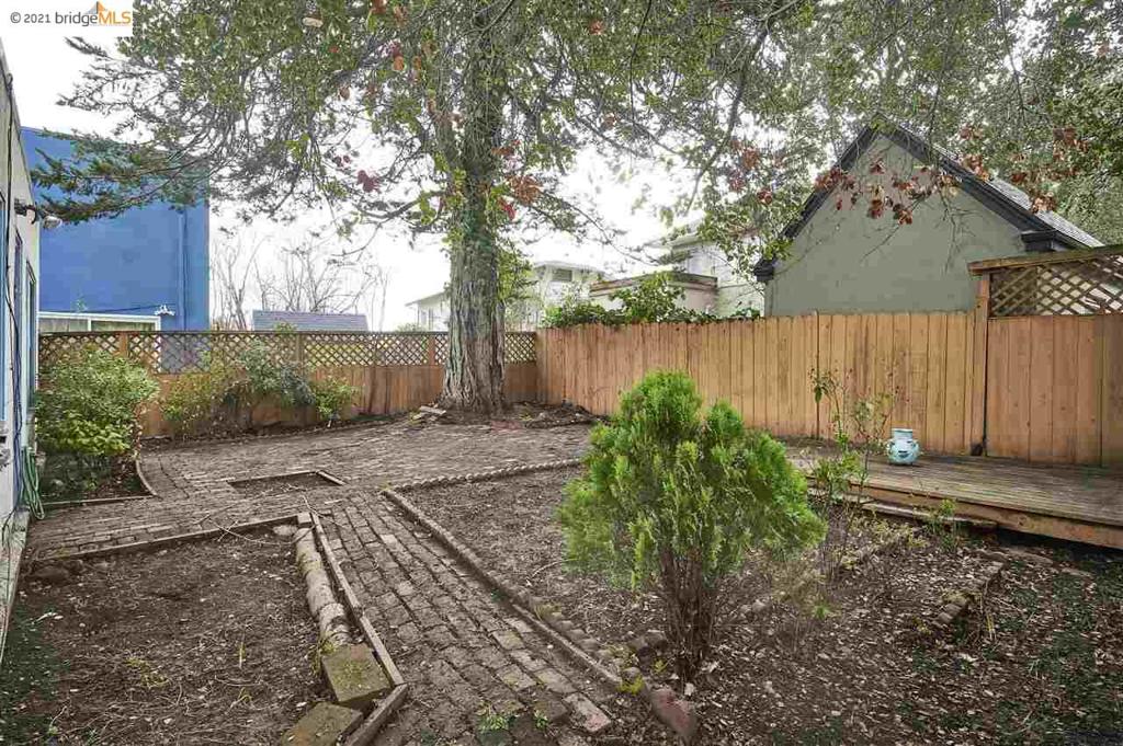 877 Alma Pl Property Photo 36