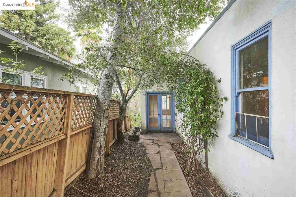 877 Alma Pl Property Photo 37