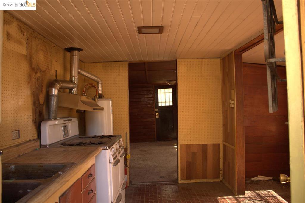 3286 Wisconsin St Property Photo 6