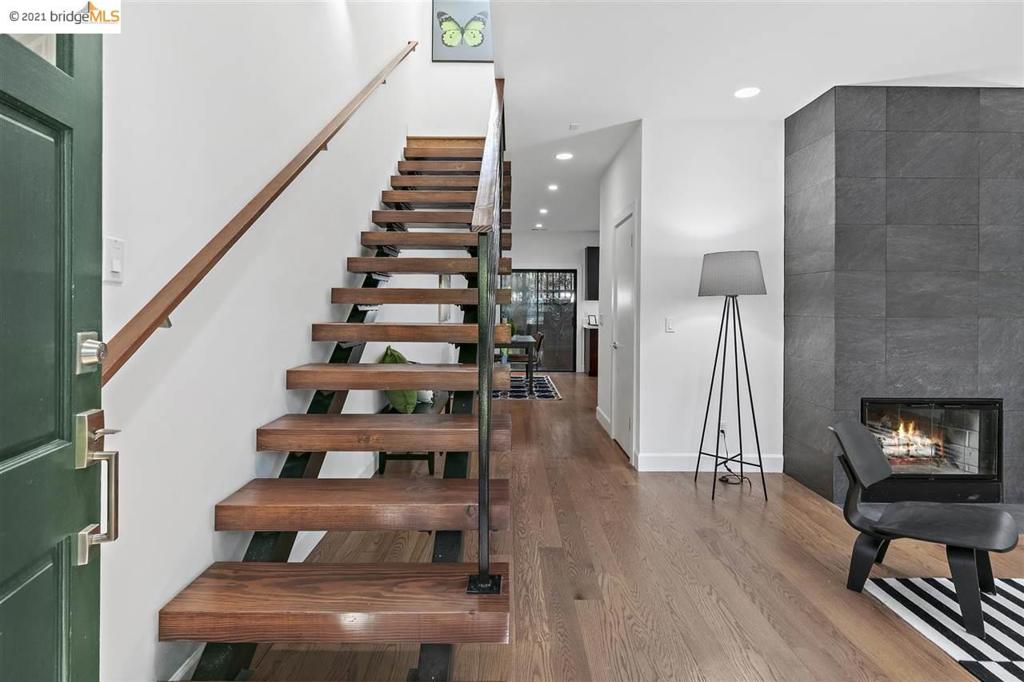 2014 Hearst Ave C Property Photo 4