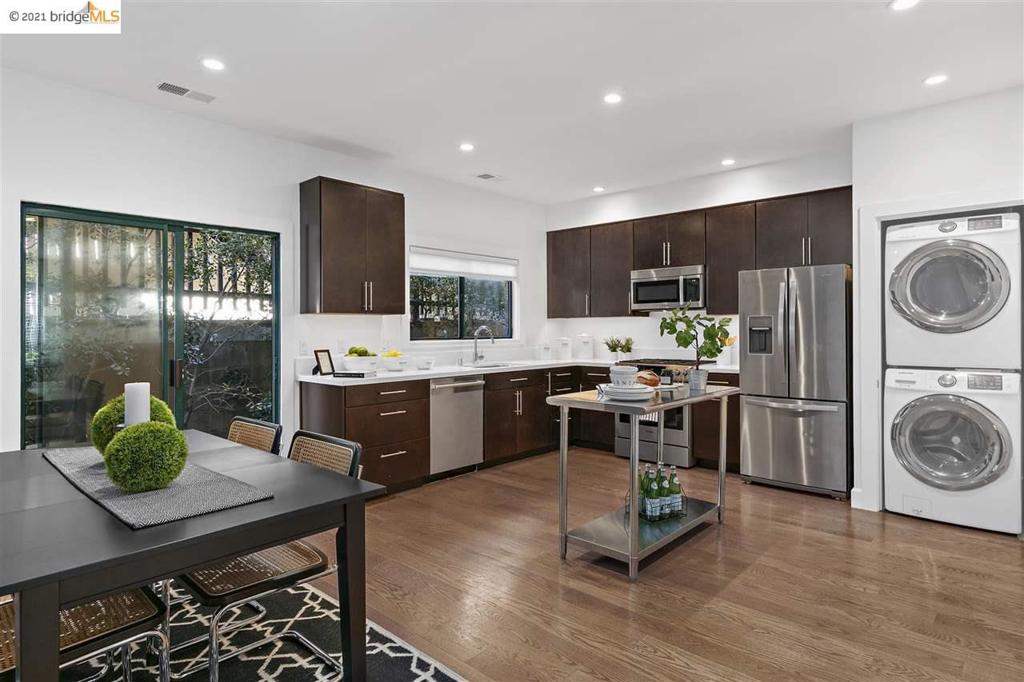 2014 Hearst Ave C Property Photo 10