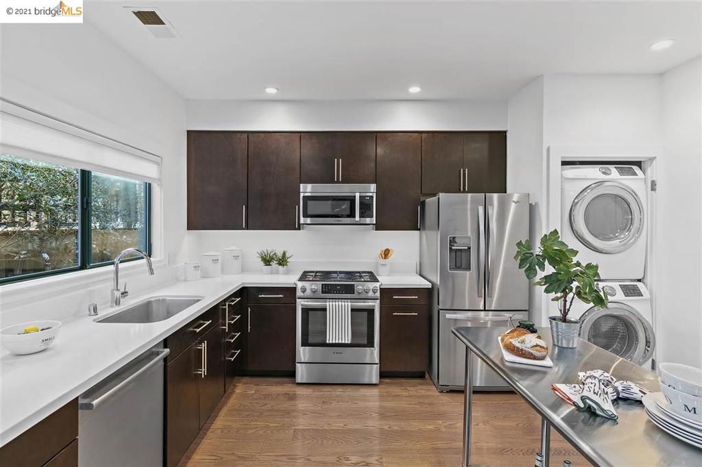 2014 Hearst Ave C Property Photo 11