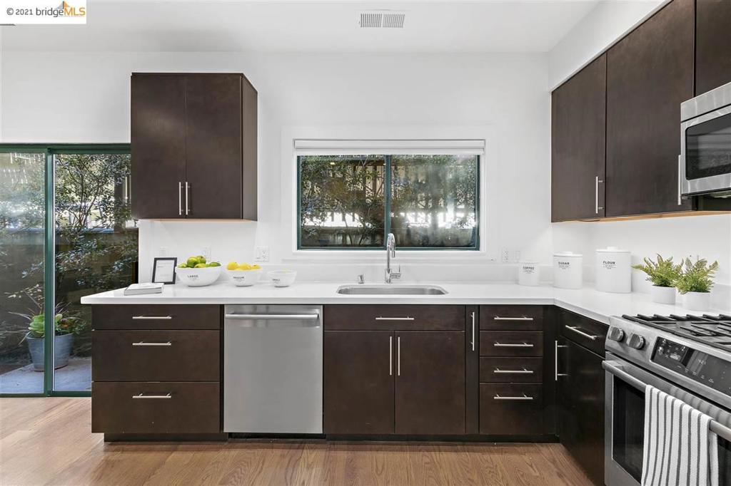 2014 Hearst Ave C Property Photo 15