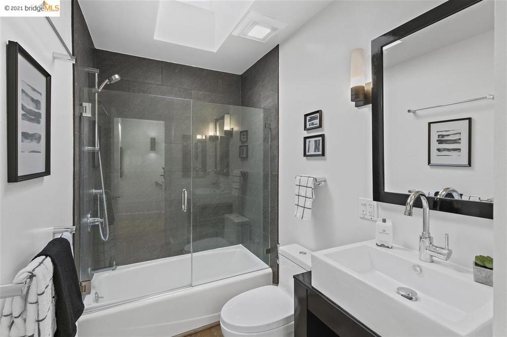 2014 Hearst Ave C Property Photo 20